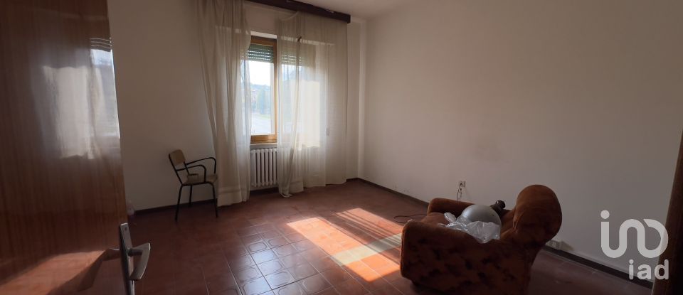 Casa 8 locali di 200 m² in Falerone (63837)