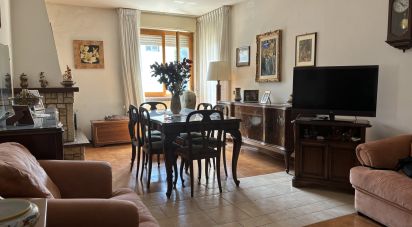 Four-room apartment of 126 m² in Deruta (06053)