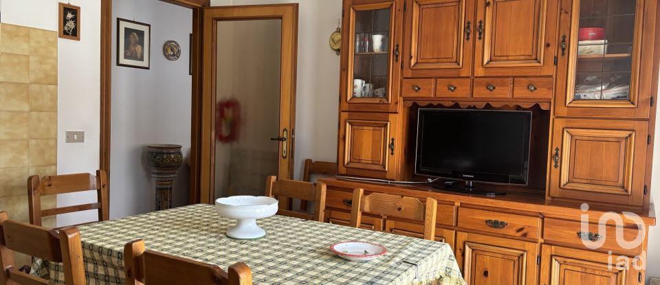 Four-room apartment of 126 m² in Deruta (06053)