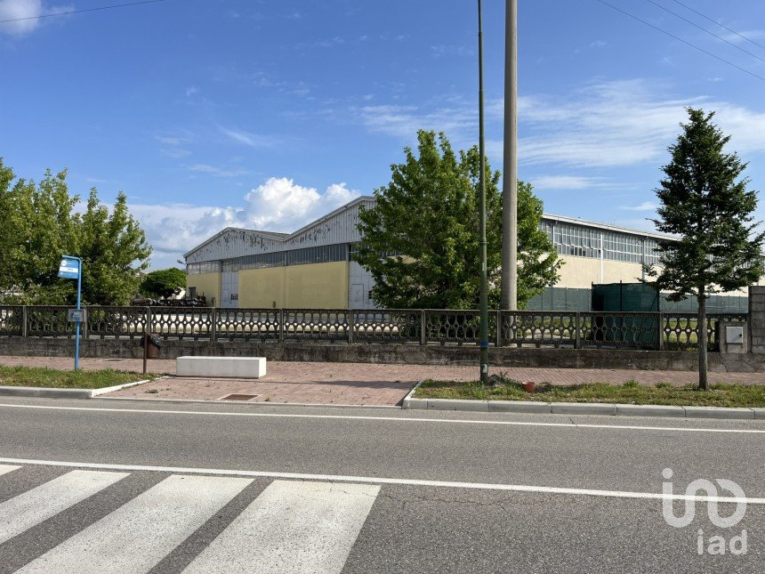 Warehouse of 1,900 m² in Medole (46046)