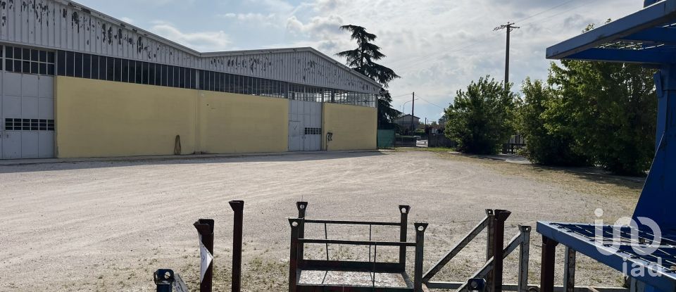 Warehouse of 1,900 m² in Medole (46046)