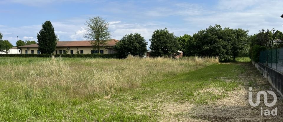 Land of 1,179 m² in Guidizzolo (46040)