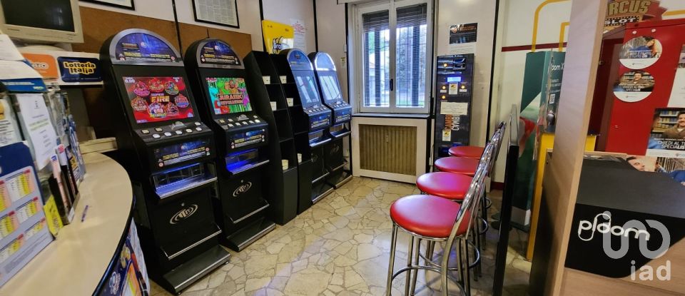 Bar and tobacco shop of 90 m² in Biassono (20853)