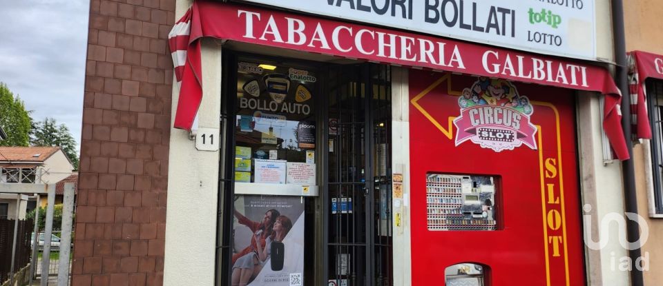 Bar and tobacco shop of 90 m² in Biassono (20853)