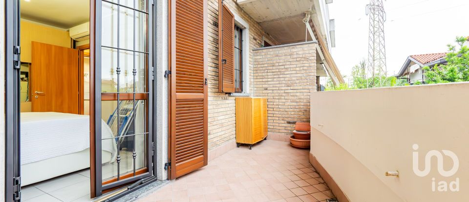 Two-room apartment of 60 m² in Seveso (20822)