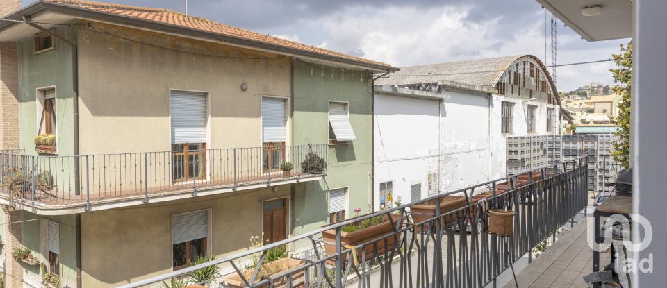 Appartamento 6 locali di 130 m² a Monteprandone (63076)