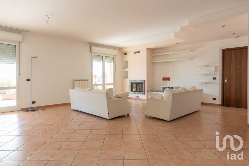 Four-room apartment of 151 m² in Castelfidardo (60022)