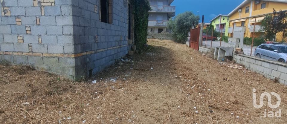 Terreno di 1.120 m² in Pianella (65019)