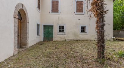 Casale 14 locali di 604 m² in Camerino (62032)