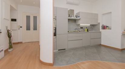 Three-room apartment of 85 m² in Torino (10139)