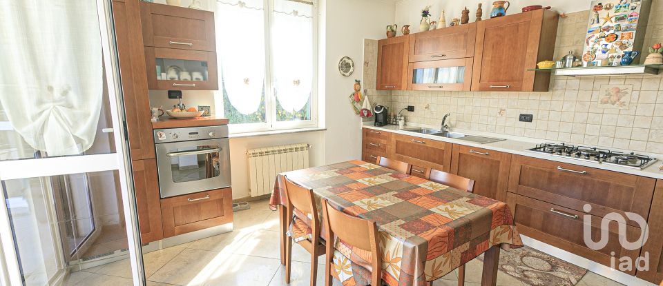 Villa 12 locali di 300 m² in Campomorone (16014)