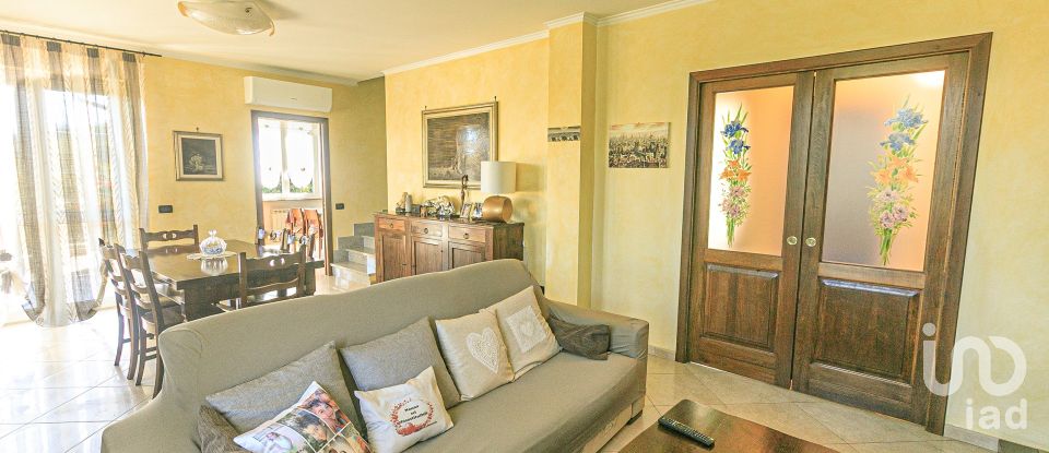 Villa 12 locali di 300 m² in Campomorone (16014)