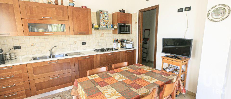 Villa 12 locali di 300 m² in Campomorone (16014)