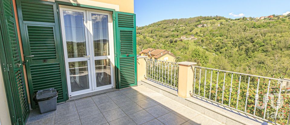 Villa 12 locali di 300 m² in Campomorone (16014)