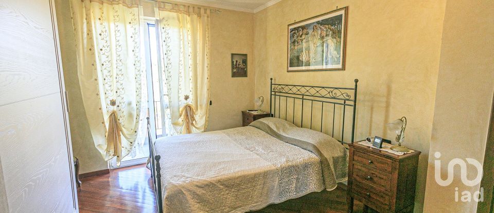 Villa 12 locali di 300 m² in Campomorone (16014)