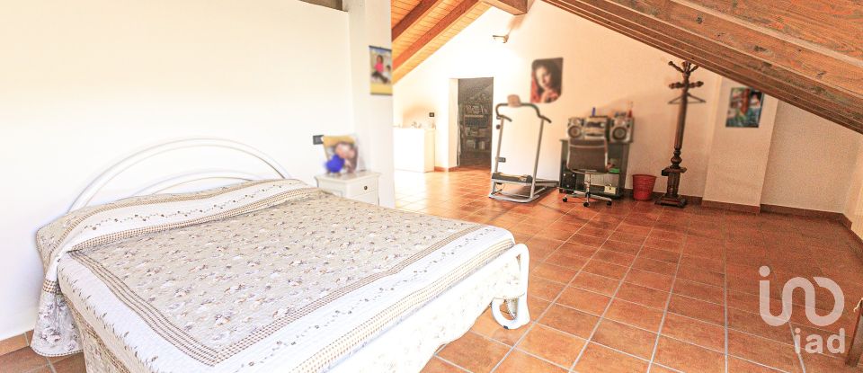 Farm 12 rooms of 300 m² in Campomorone (16014)