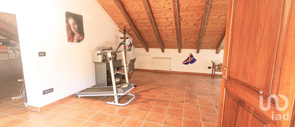 Villa 12 locali di 300 m² in Campomorone (16014)