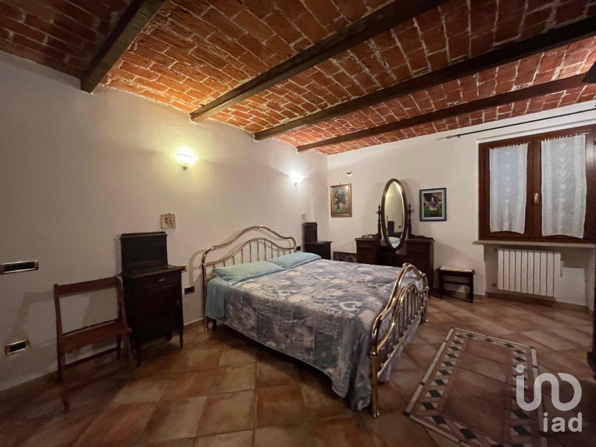 Town house 8 rooms of 300 m² in Valenza (15048)