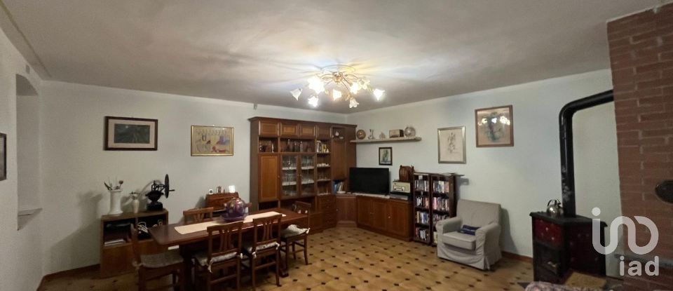 Casa indipendente 8 locali di 300 m² in Valenza (15048)