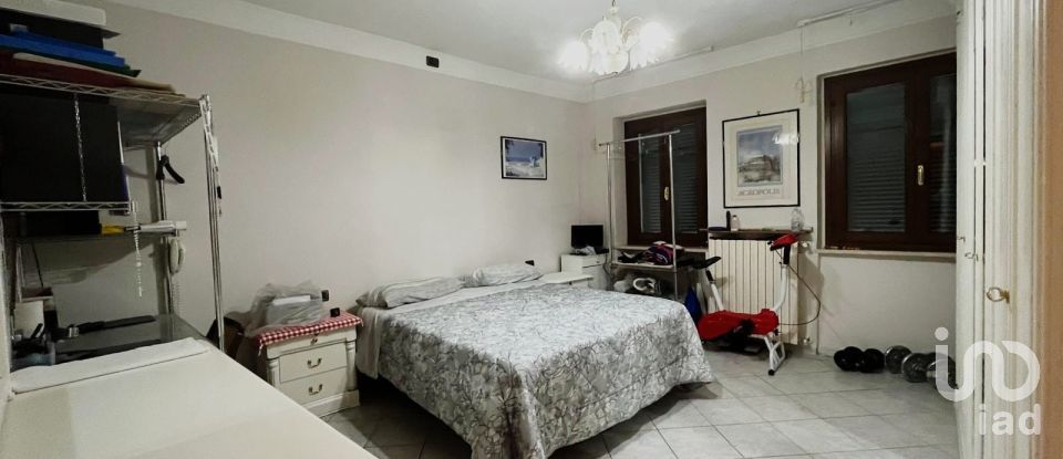 Casa indipendente 8 locali di 300 m² in Valenza (15048)