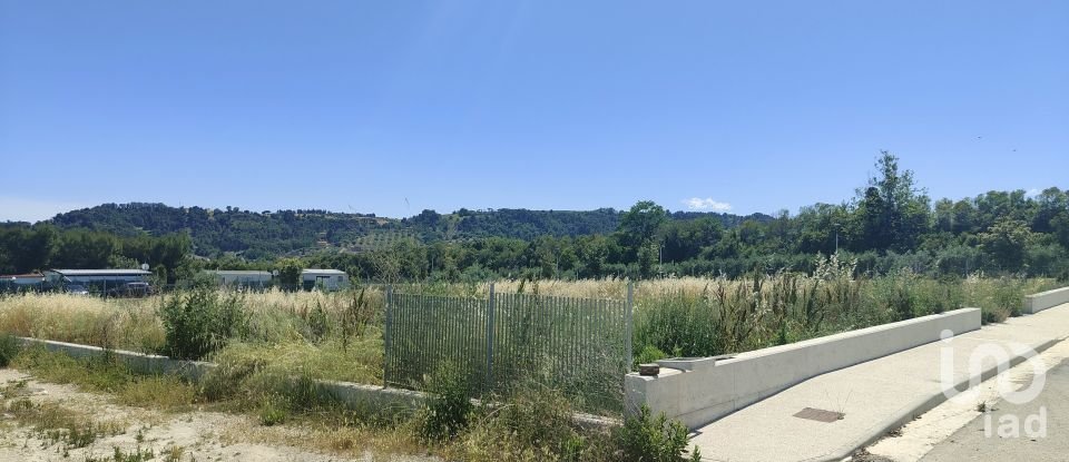 Land of 1,215 m² in Cupra Marittima (63061)