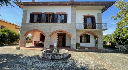 Casa indipendente 16 locali di 355 m² in Cortona (52044)