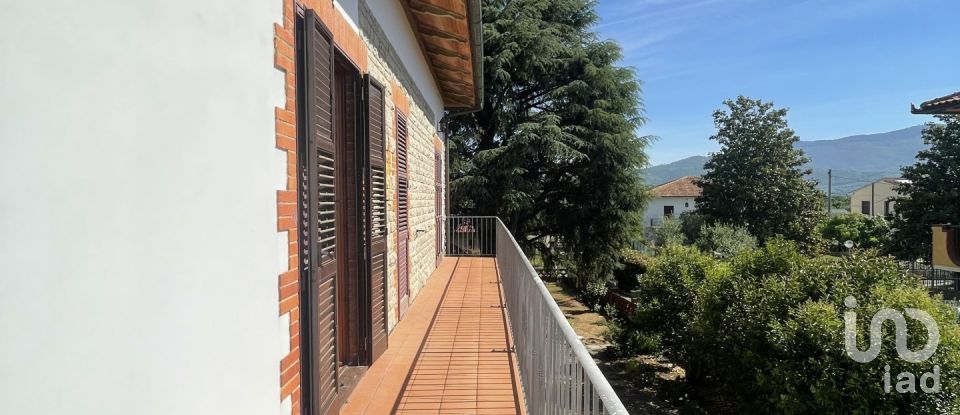 Town house 16 rooms of 355 m² in Cortona (52044)