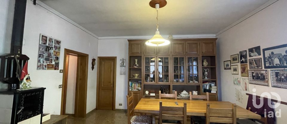 Town house 16 rooms of 355 m² in Cortona (52044)