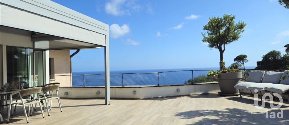 Attico / Mansarda / Loft 7 locali di 100 m² a Arenzano (16011)