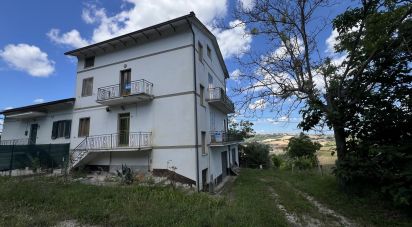 Rifugio 10 locali di 300 m² in Monte Urano (63813)