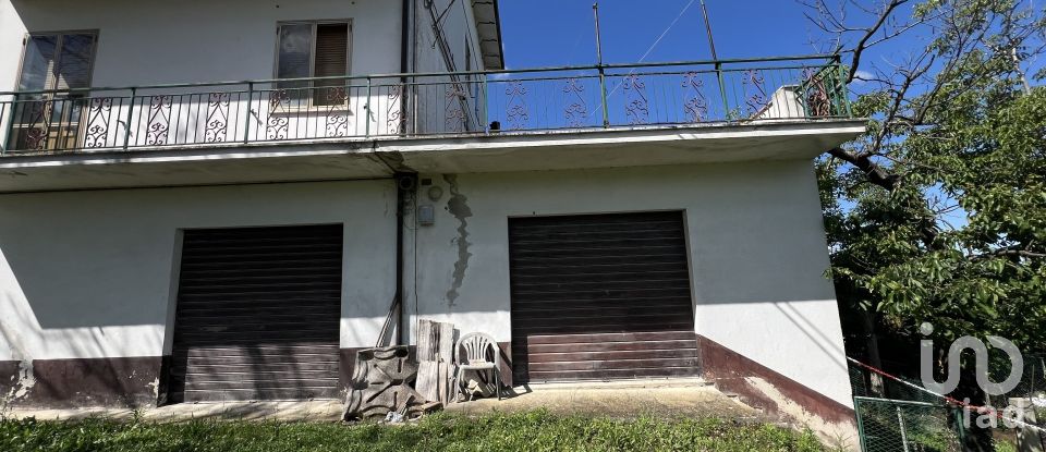 Casa 10 locali di 300 m² in Monte Urano (63813)