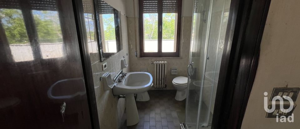 Casa 10 locali di 300 m² in Monte Urano (63813)