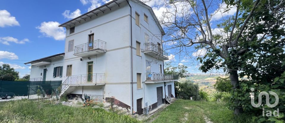 Casa 10 locali di 300 m² in Monte Urano (63813)