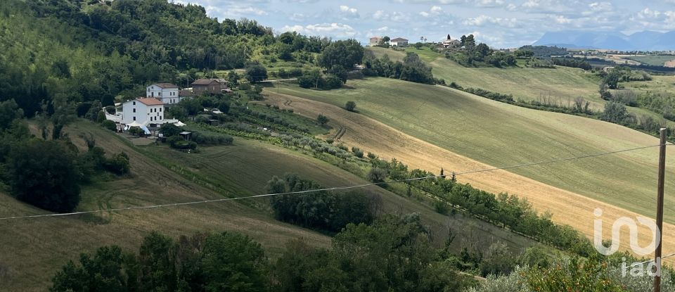 Casa 10 locali di 300 m² in Monte Urano (63813)