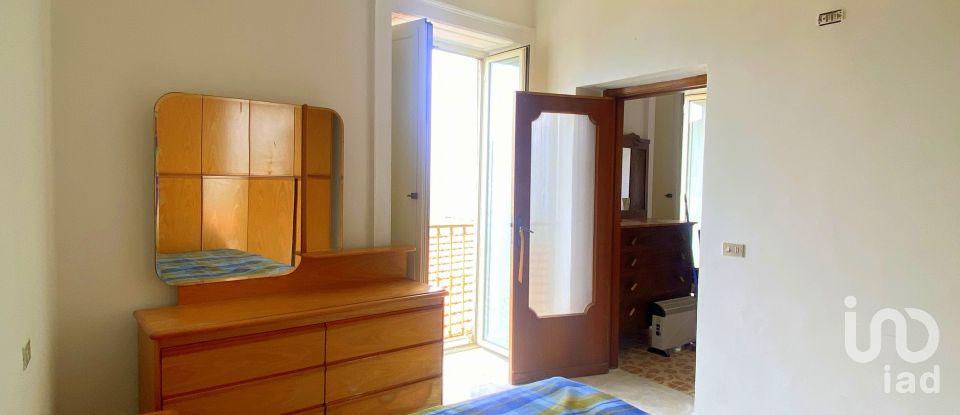 Four-room apartment of 80 m² in Guardia Sanframondi (82034)