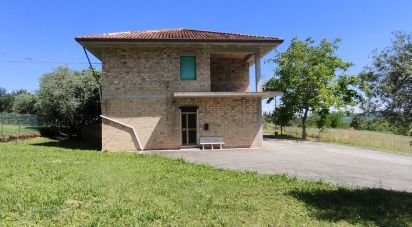 House 1 room of 200 m² in Montalto delle Marche (63068)
