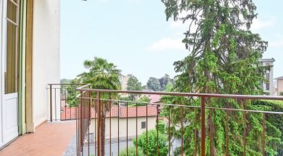 Four-room apartment of 211 m² in Cantù (22063)