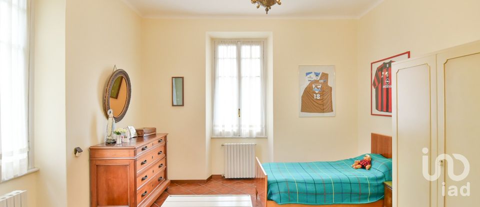 Four-room apartment of 211 m² in Cantù (22063)