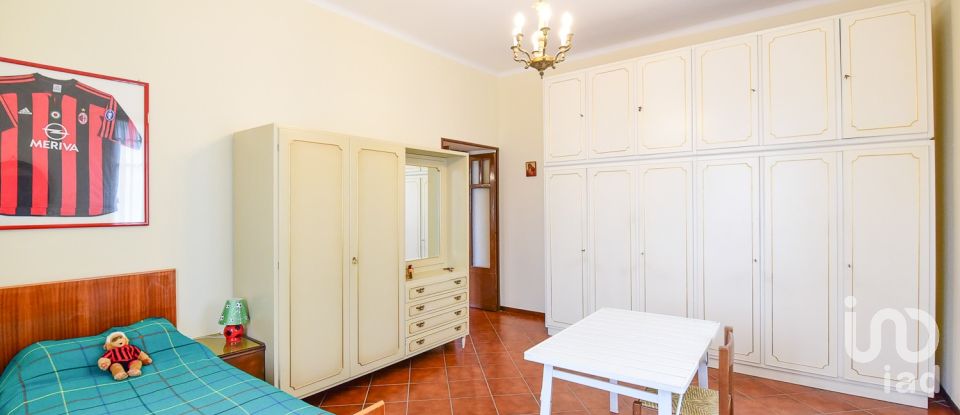 Four-room apartment of 211 m² in Cantù (22063)