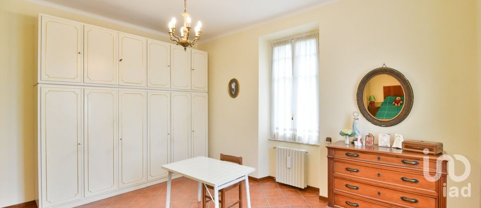 Four-room apartment of 211 m² in Cantù (22063)