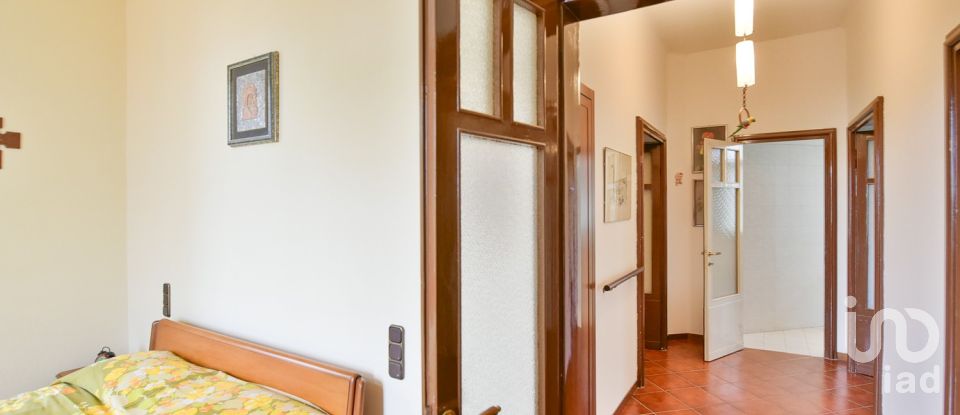 Four-room apartment of 211 m² in Cantù (22063)