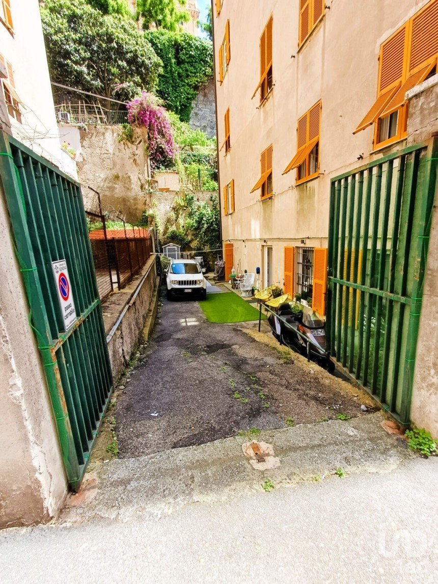 Appartamento 7 locali di 255 m² a Genova (16125)