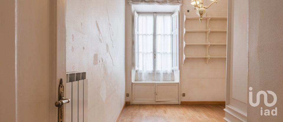 Three-room apartment of 101 m² in Roma (00182)