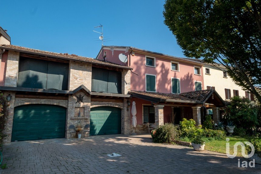 Casa 0 locali di 370 m² in Asola (46041)