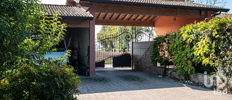 Casa 0 locali di 370 m² in Asola (46041)