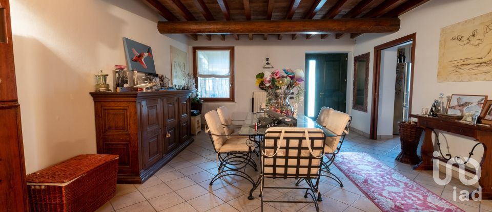 Casa 0 locali di 370 m² in Asola (46041)