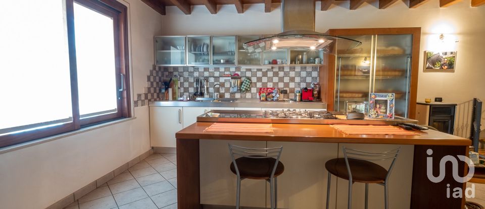 Casa 0 locali di 370 m² in Asola (46041)