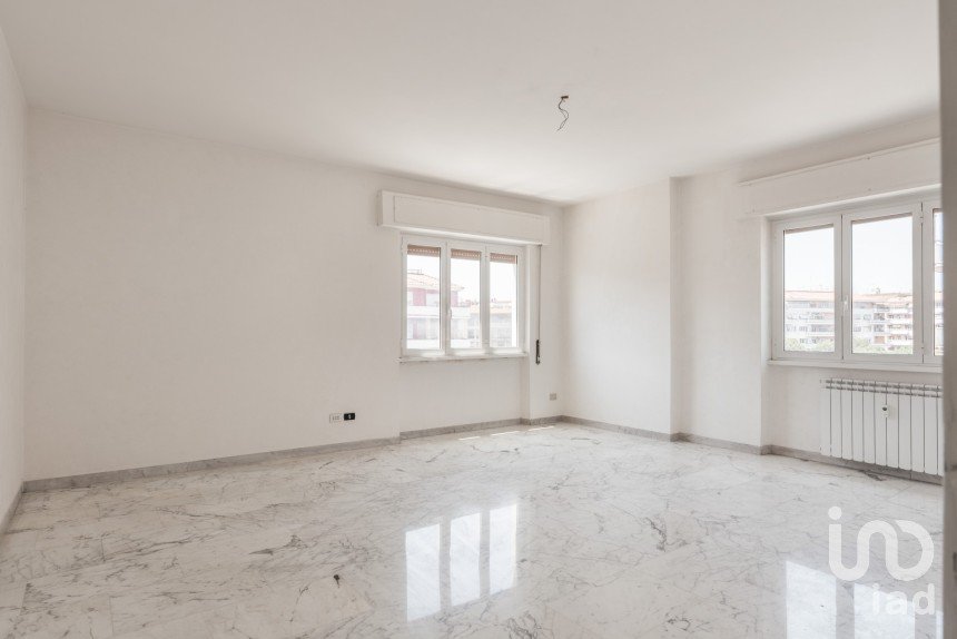 Apartment 5 rooms of 111 m² in Roma (00179)