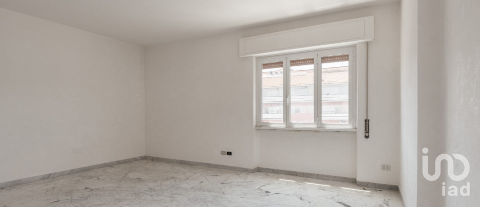 Appartamento 5 locali di 111 m² a Roma (00179)