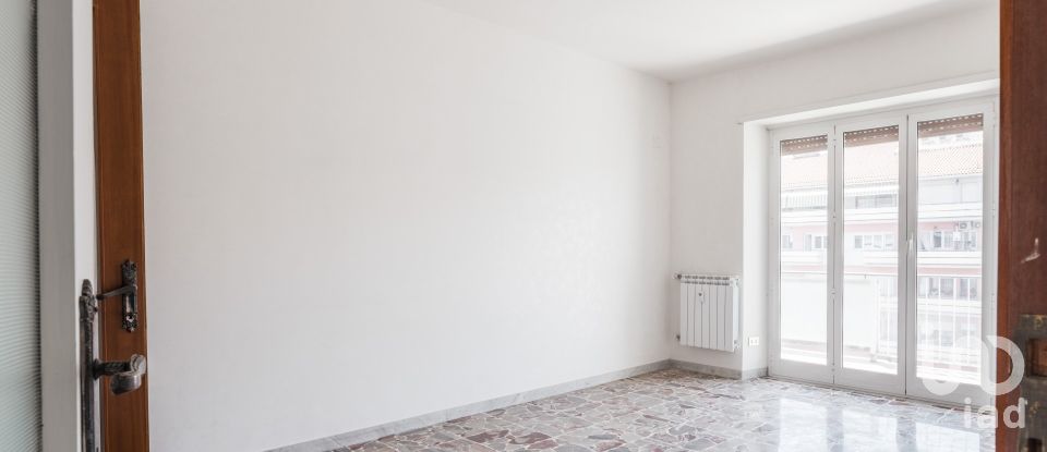 Appartamento 5 locali di 111 m² a Roma (00179)